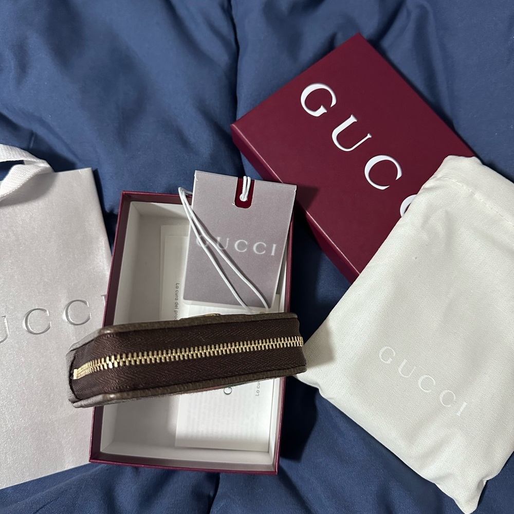Authentic Gucci card case with playing card set - Picture 3 of 6